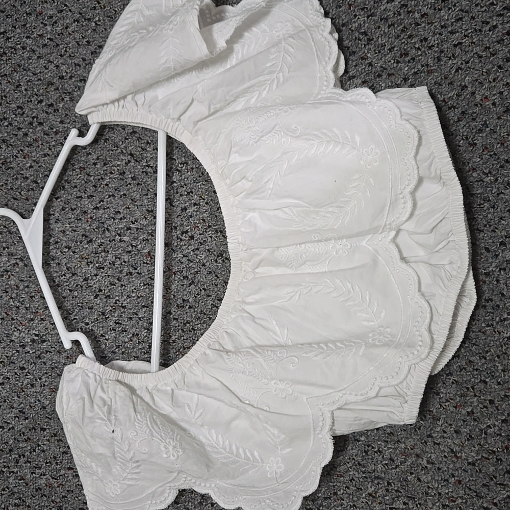 Sim & Sam eyelet top